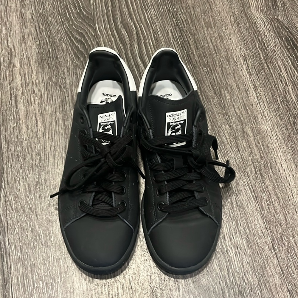 Adidas (Stan Smiths Sneakers)
